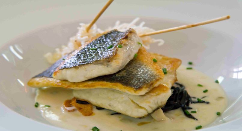 Lomo de Lubina con Pisto y Vino blanco.